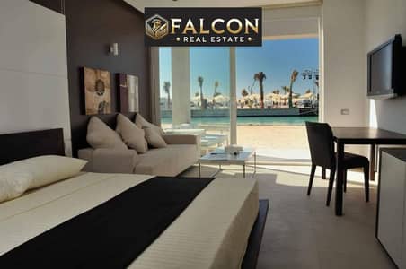 شاليه LUXURY تشطيب كامل DOUBLE VIEW صف اول لاجون و خطوات مشي الي البحرفي سيلفر ساندس اورا Silver Sands راس الحكمه الساحل الشمالي دقايق من سيزر و فوكا