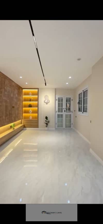 للبيع بحدائق الاهرام  الترا سوبر لوكس   خطوات لبوابة حورس   شقة 150 m² دور ثالث