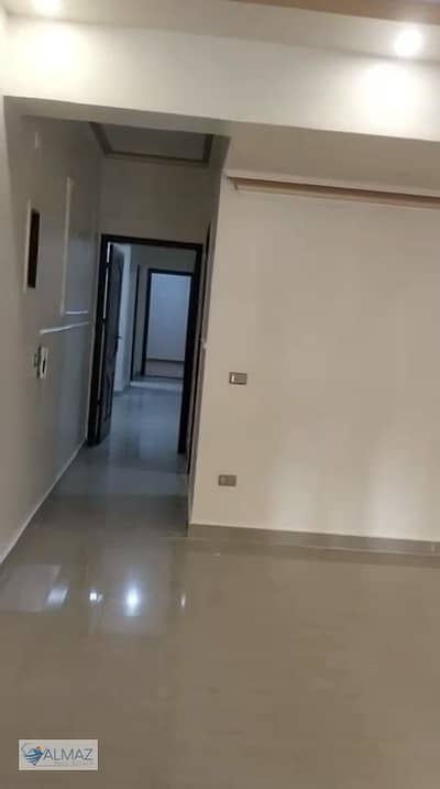 شقه فاضيه 170 متر للايجار في النرجس عمارات في التجمع الخامس بالقرب من المحاور الرئيسية