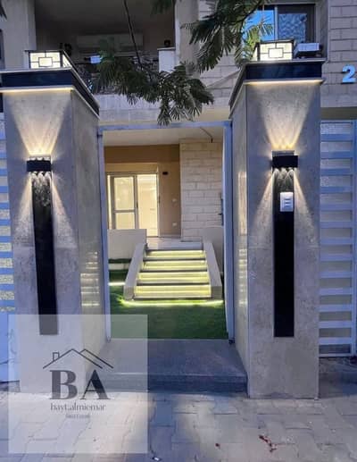 Apartment for sale in Al-Khamail Compound, Sheikh Zayed, Phase Three, Double Face, Area 170 meters, with a 120-meter garden, divided into 3 bedrooms, 2 bathrooms, ultra-super-lux finishes, first residence, stunning view, immediate housing and receipt