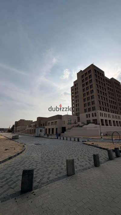 عيادة جاهزة متشطبة بالتكيفات بجوار مول اركان الشيخ زايد للبيع بالتقسيط