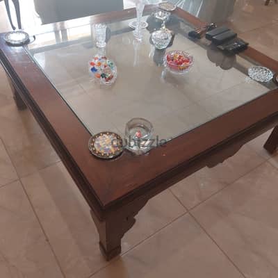 ترابيزة صالون/أنتريه خشب زان أحمر محمل بحالة ممتازة
