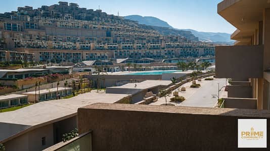 شاليه رائع متشطب ومفروش بالأجهزة والتكيفات علي اللاجون للبيع بالمونت جلالة باقل سعر Chalet for sale in Il mont galala