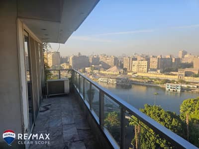 شقه مفروشة للبيع ع النيل بسعر مميز جدا في الزمالك