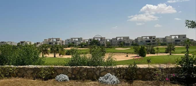 صف أول جولف بحري وجاهز للسكن بالفرش  | سينيور شاليه للبيع في هاسيندا باي Hacienda Bay الساحل - لُقطة بموقع أسطوري