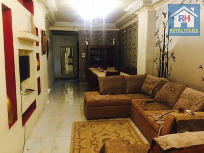 شقة للبيع 150 متر بالنزهة الجديدة، 3 غرف نوم، ريسيبشن 3 قطع، تشطيب سوبر لوكس، أسانسير، جراج، وحصة في الأرض