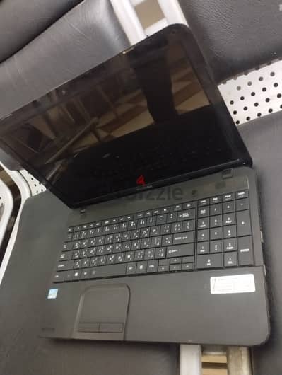لاب توب toshiba كور i3 رام 4 جيجا هارد 320  جيجا عليه ويندوز 8 او 10