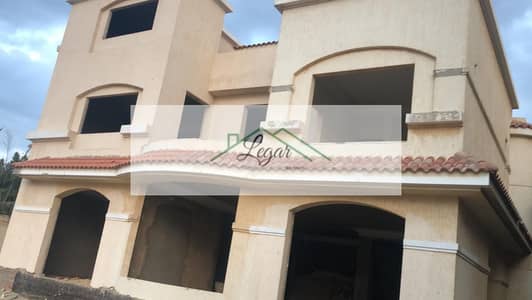 فيلا مستقلة للبيع بكمبوند رويال هيلز 550م بسعر لقطه - Royal Hills Compound - First Tourist District - Distinguished Neighborhood