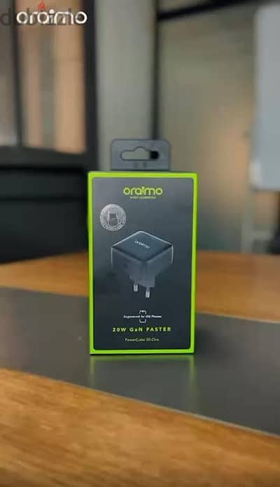 شاحن Oriamo اصلى 20W متوافق مع أيفون و سامسونج جديد