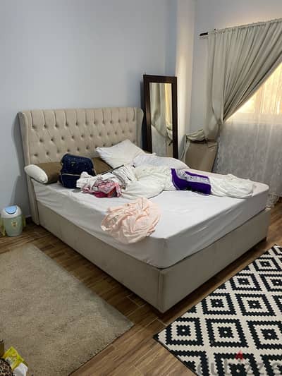Queen size bed from homzmart