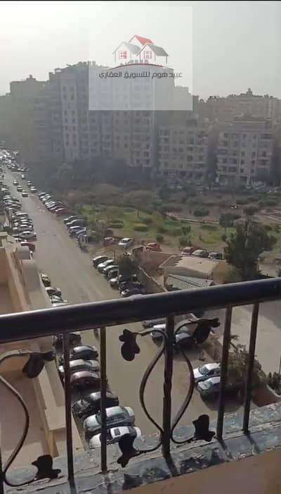 فرصه شقه للبيع بمدينه نصر المنطقه التاسعه بالقرب من جميع الخدمات والموصلات فيو علي جنينه بلكونه