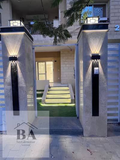 A distinctive ground floor apartment with a private garden located inside Compound Al-Khamail, Sheikh Zayed, in front of Hyper One, Third Stage, Double Face Buildings, close to the club, services, and 24-hour security gate.