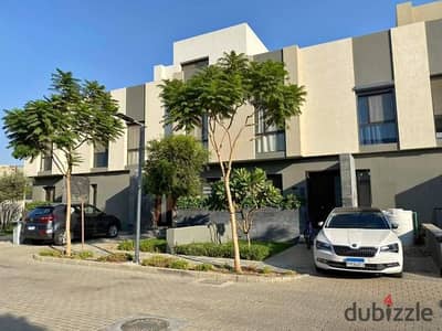 Twin house for sale, ready for immediate occupancy, fully finished, in Al Burouj Compound, Shorouk, near Fifth Settlement and minutes from Madinaty.