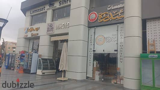 محل تجارى 42م و مساحه خارجيه 27م  مميز بمول معروف بالشيخ زايد للايجار بسعر مناسب
