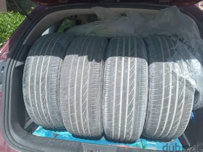 4 فرد كاوتش بحالة جيدة   مقاس225/65   R17