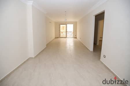 شقة للايجار السكنى 155م / سموحة كومباوند فالورى سموحة شارع النقل والهندسة   اول سكن  مطلات  على البلازا
