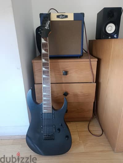 guitar Ibanez gio w Amp cm15r للبيع استخدام شهرين فقط