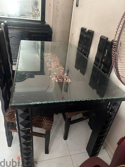 سفره 6 كرسي بالبوفيه ورخامته اخضر هندي