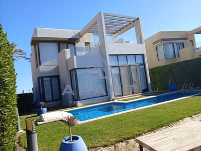 Prime Villa Direct on Lagoon Ready to Move with Private Pool