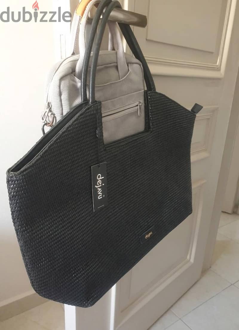 Dejavu : Stylish Black Shoulder Bag 1