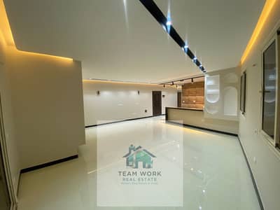 A fantastic apartment in a prime location and at a great price! A first-time occupancy, super deluxe, modern finishing, Sheikh Zayed, District 16