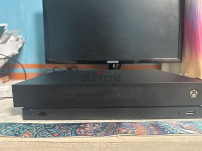 Xbox one x معاه دراعين