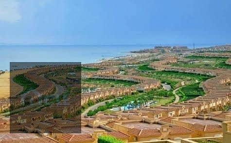 شاليه مميز للبيع على اعلى مصطبة في قرية تلال شورز في العين السخنة كامل التشطيب باقل مقدم و تقسيط على ثمان سنوات و استلام في شهر مايو 2028 , غرفتين نوم