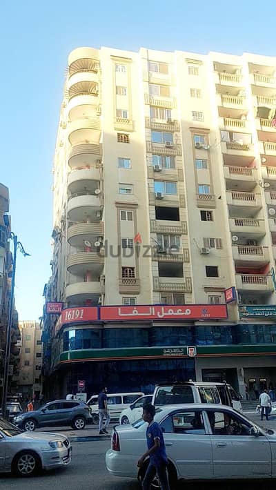 شقه للبيع  فوق البنك الأهلي  شارع الجيش