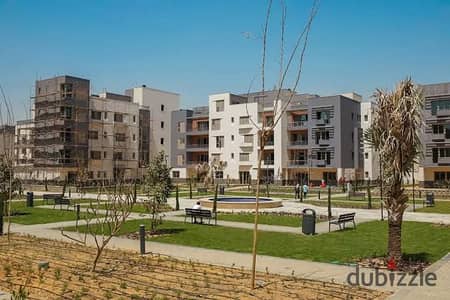 شقة ارضي بجاردن للبيع في ديستريكت 5 القاهرة الجديدة