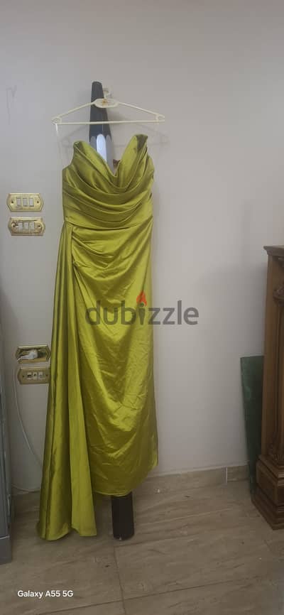 فستان سوارية كالجديد مقاس xl استعمال مرة واحدة