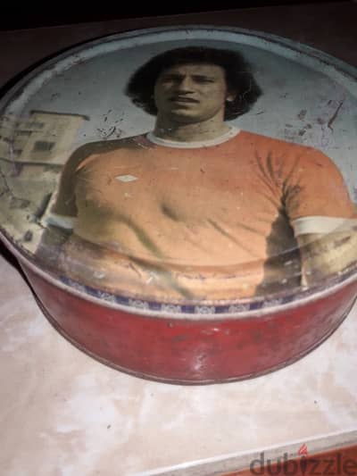 علبة بنبوني انتيكة عليها صورة الخطيب