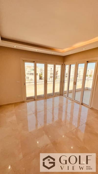 For a quick sale: 180 m² apartment on the third floor, fully finished in super-luxury style, in Mountain View i City October, Club Park View phase, wi