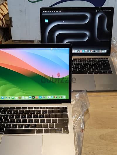 MacBook Air 2020 حاله فوق الممتازه