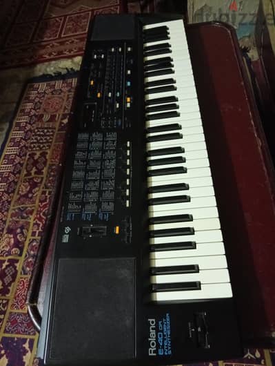 رولاند E40