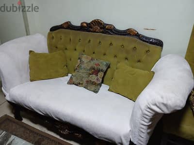 2كنبة +8كرسى سفره و ترابيزه