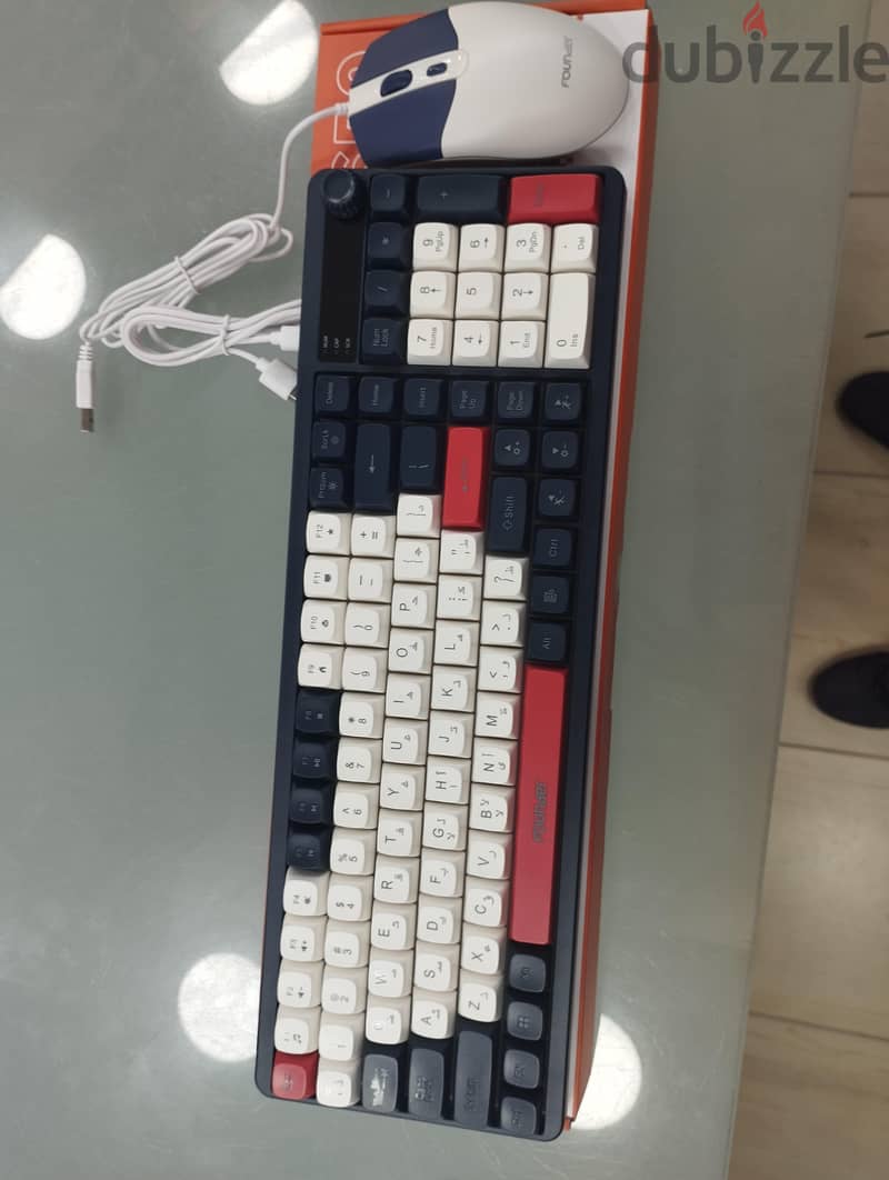 KM650 Gaming Keyboard + Mouse 1