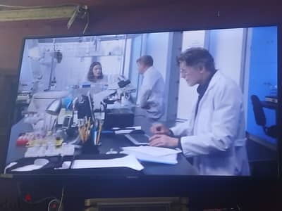 شاشه سمارت جروهي 50 بوصه معاه ريموت عادي وريموت واين بس بدون كرتون