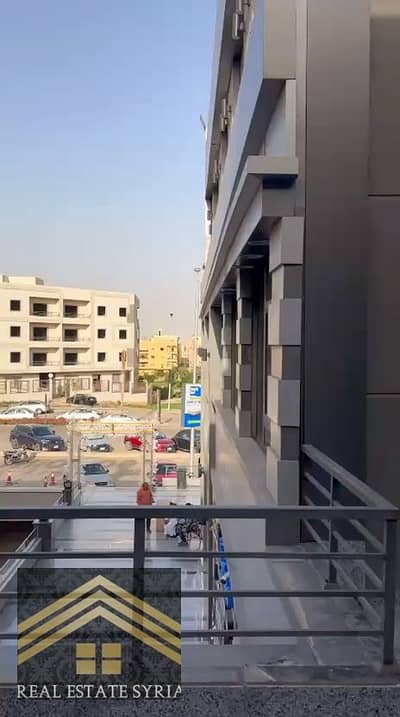 عيادة للإيجار من شركه دمشق لتسويق العقاري بأرقى مول بالشروق مول جو بوينت مول بجوار مول مون يارد ودار مصر ونادي جرين هيلز بطريق الحرية عيادة  ٤٠ متر لكل التخصصات  وايضاً مجهزة أسنان دور أول فيو خطير بها حمام وريسبشن وغرفة  صحى ديورافيت جبسوم بورد أبواب اكل