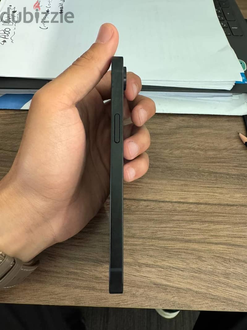 Apple - iPhone 17e 3