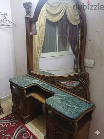 تسريحه وسرير  و ٢ كومود