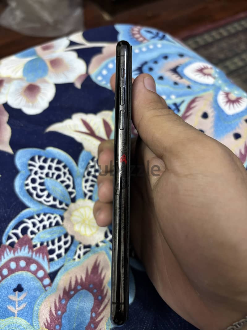 Apple - iPhone 11 Pro Max 4