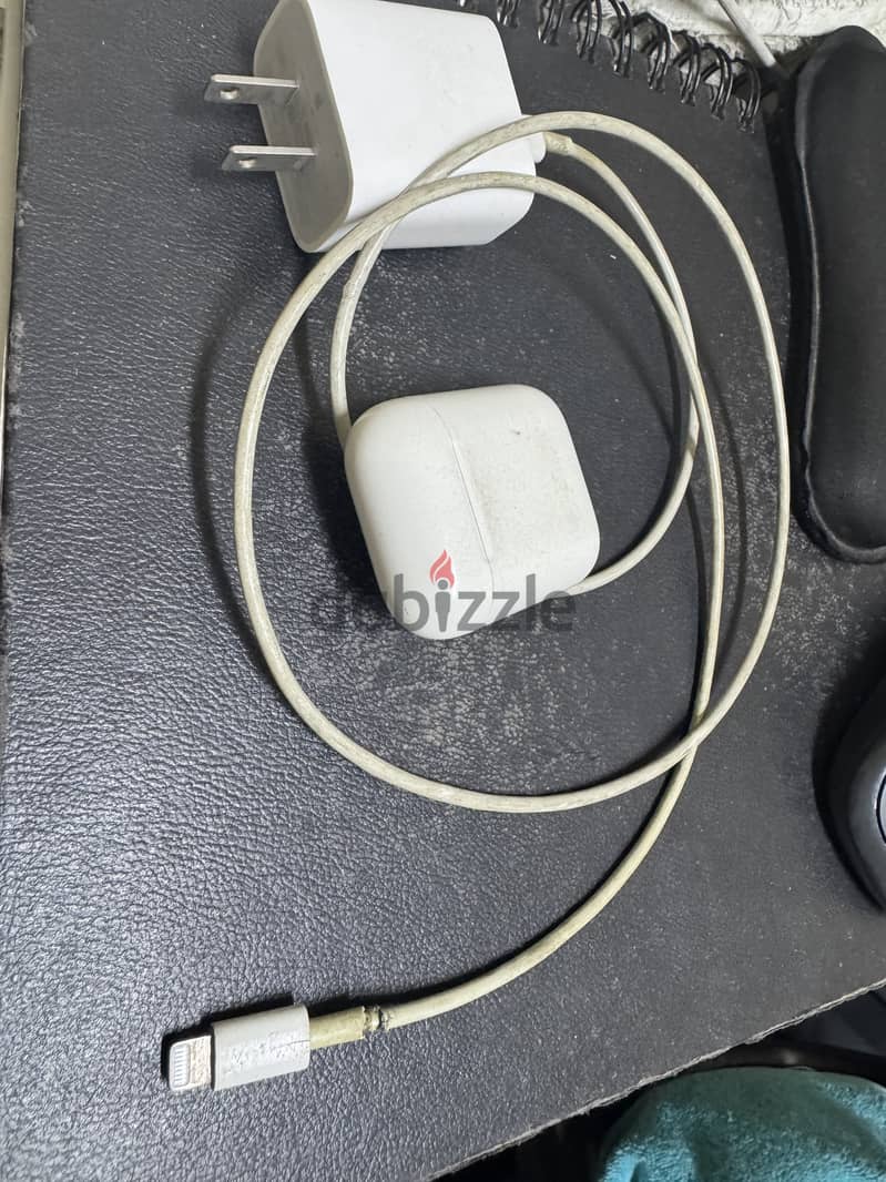 Apple airpod Generation 2 4