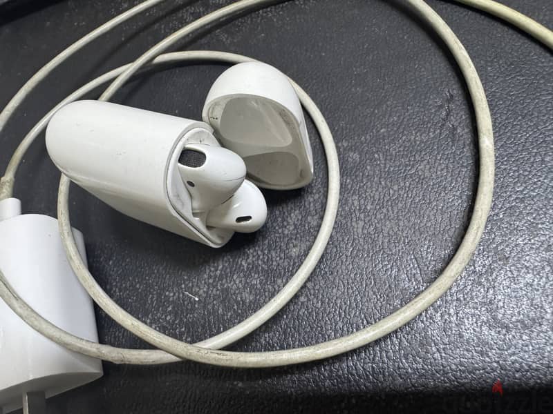 Apple airpod Generation 2 5