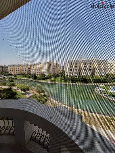 I villa roof for rent in mountain view Hyde park