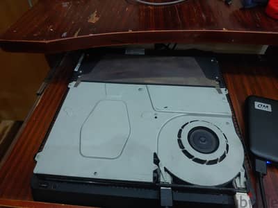 Ps4 silm 1tb معاه درعين اصلي معدل عليه 15 لعبه