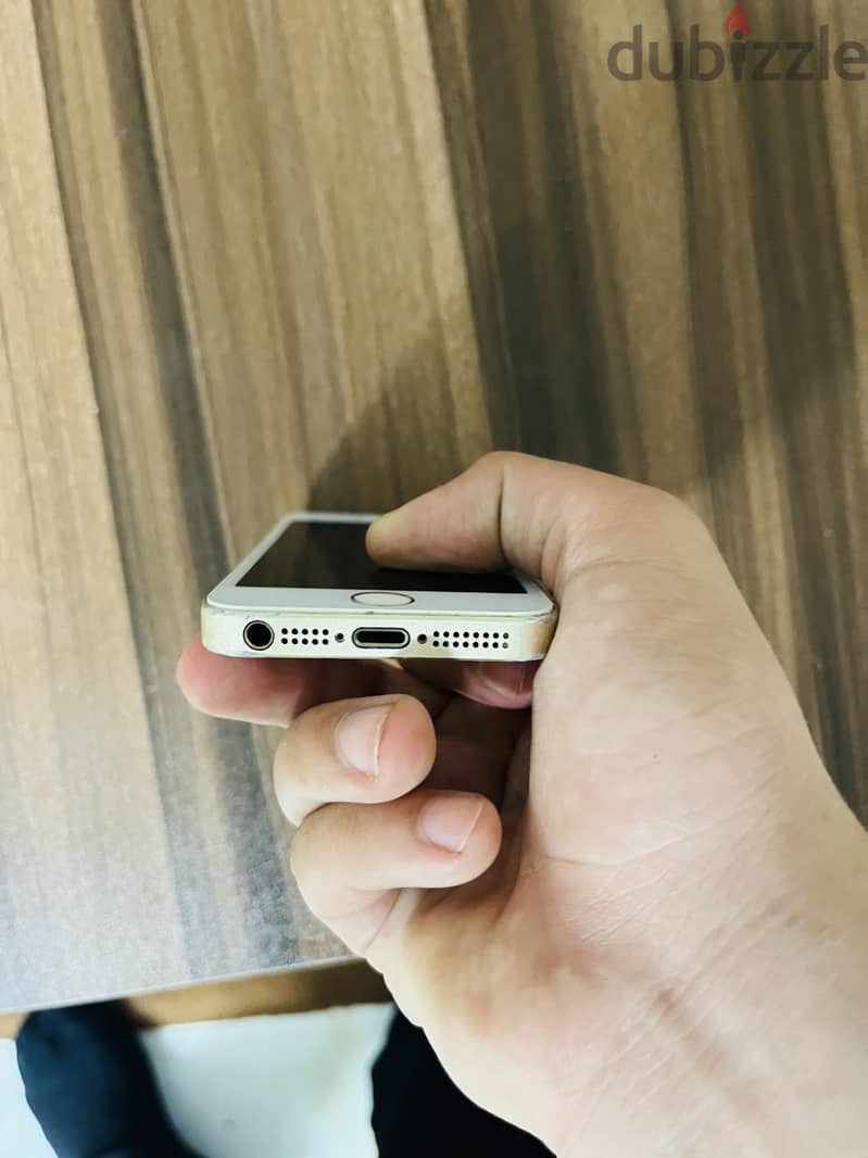 Apple - iPhone SE 1
