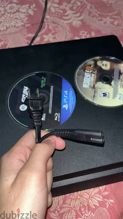 Ps4 slim حاله جيده جدا