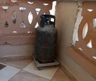 انبوبه بوتاجاز ممتلئه معاها المنظم والخرطوم والقاعده