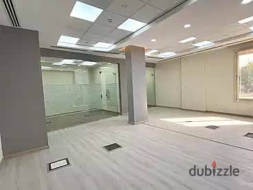 مقر ٤٠٠ متر سوبر لوكس موقع مميز  بشارع الرييسى بسفير رخصه ادارى اول بلكونه
