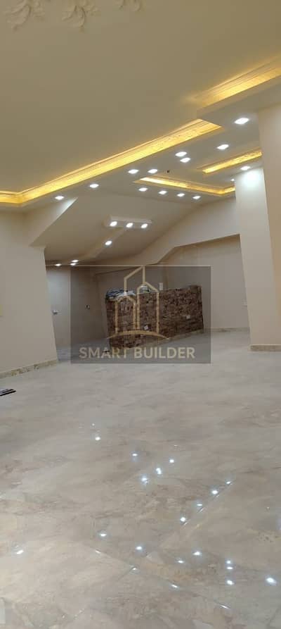 Duplex for sale in Gardenia in the Fifth Settlement, area 240 meters, garden, ultra super lux finishing, northern facade, private entrance, all utilities. Gardenia is 1 minute from the Gamal Abdel Nasser axis.